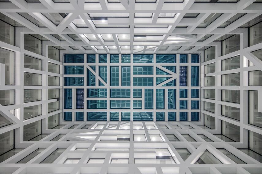 ConceptWall 50 Hliníkové fasády a ConceptSystem 59Pa Hliníkové dveře - Urbo Business Center se nachází v Porto, Portugalsko