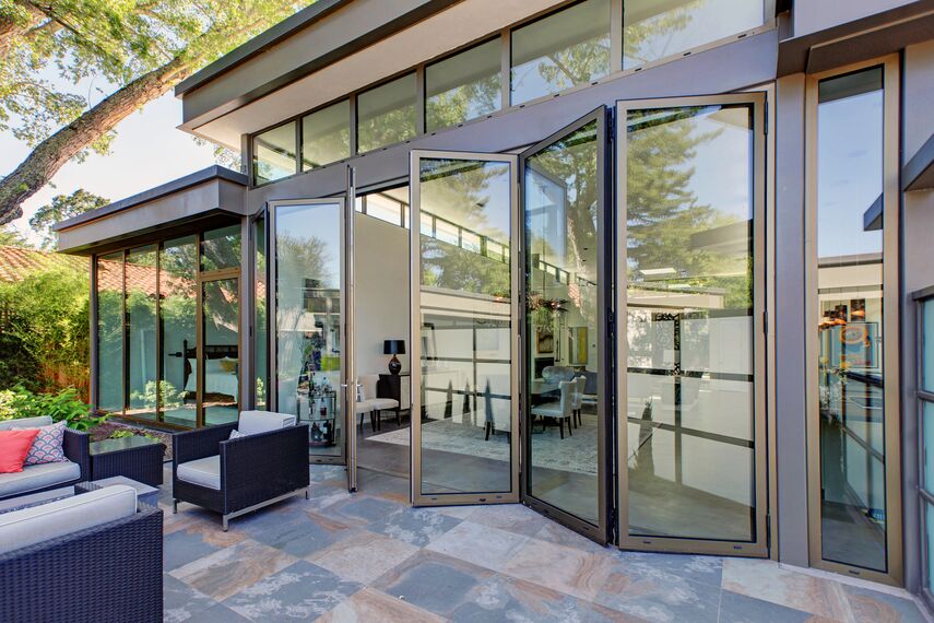 ConceptSystem 68 Hliníková okna, ConceptFolding 77 Hliníkové posuvné systémy a ConceptSystem 68 Hliníkové dveře - Villa Modern Prairie House se nachází v Sonoma Wine Country, Spojené státy americké