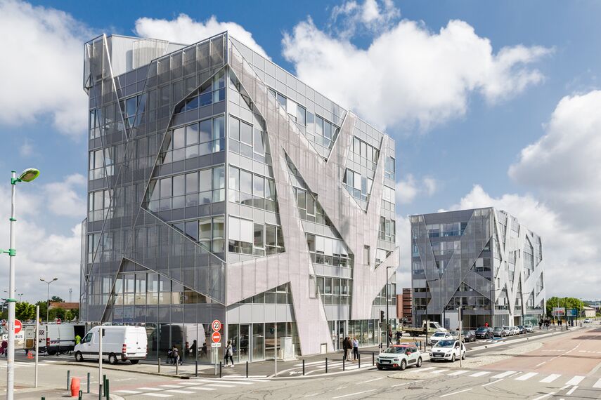 ConceptWall 50 Hliníkové fasády, ThermoSystem 68 Hliníková okna a TS 68-HV Hliníková okna - Office building Sky Line se nachází v Toulouse, Francie