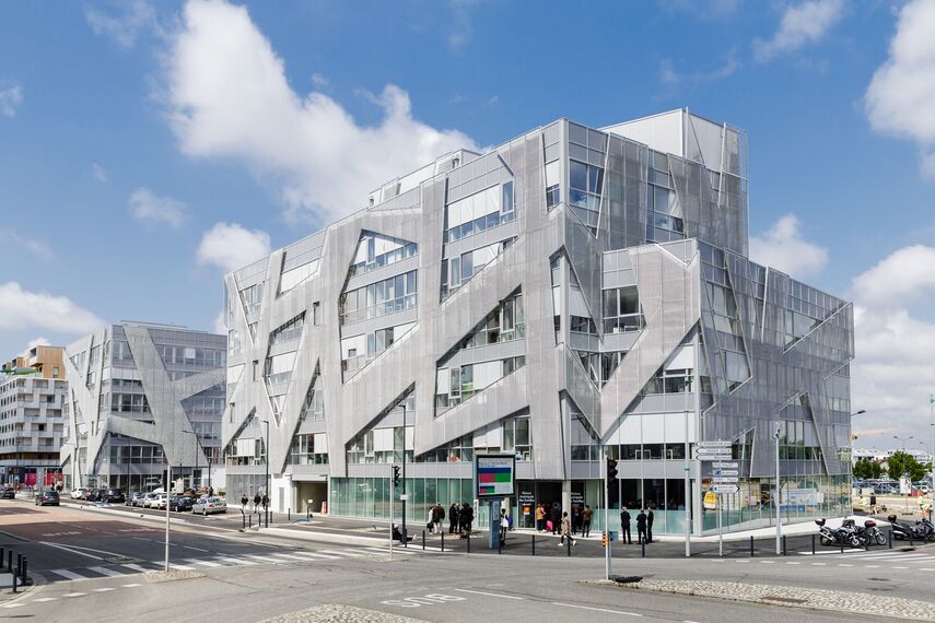 ConceptWall 50 Hliníkové fasády, ThermoSystem 68 Hliníková okna a TS 68-HV Hliníková okna - Office building Sky Line se nachází v Toulouse, Francie