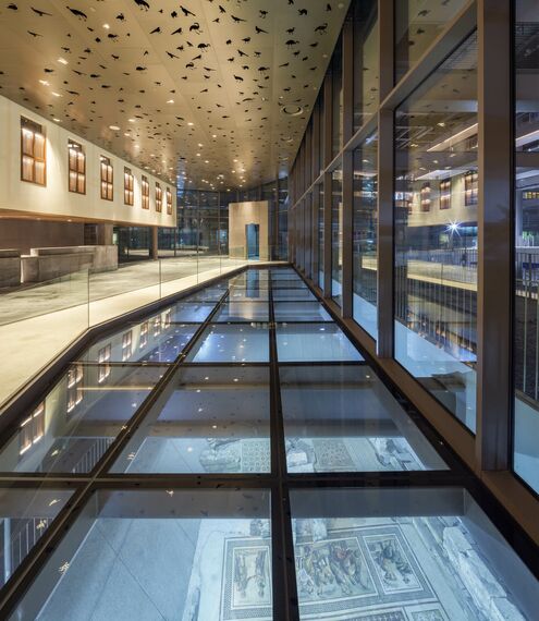 ConceptWall 50 Hliníkové fasády a ConceptSystem 68 Hliníkové dveře - Museum Antakya Hilton Museum Hotel se nachází v Hatay, krocan