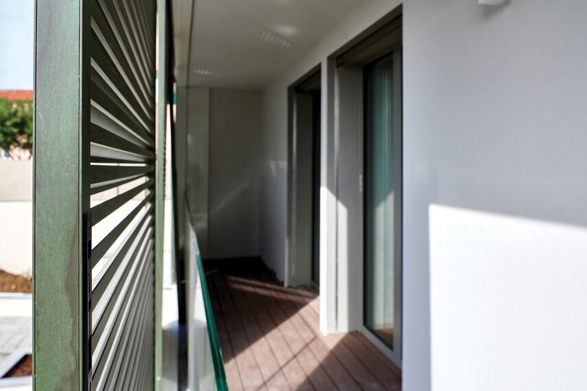 BriseSoleil 40 Stínicí technika, SlimPatio 68 Hliníkové posuvné systémy a CS 77 Hidden Vent Hliníková okna - Residental/Project Palazzo Arbà se nachází v Genoa, Itálie