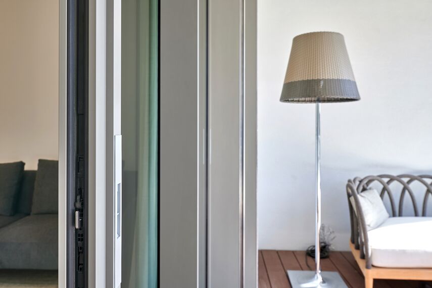 BriseSoleil 40 Stínicí technika, SlimPatio 68 Hliníkové posuvné systémy a CS 77 Hidden Vent Hliníková okna - Residental/Project Palazzo Arbà se nachází v Genoa, Itálie