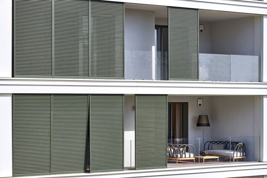 BriseSoleil 40 Stínicí technika, SlimPatio 68 Hliníkové posuvné systémy a CS 77 Hidden Vent Hliníková okna - Residental/Project Palazzo Arbà se nachází v Genoa, Itálie