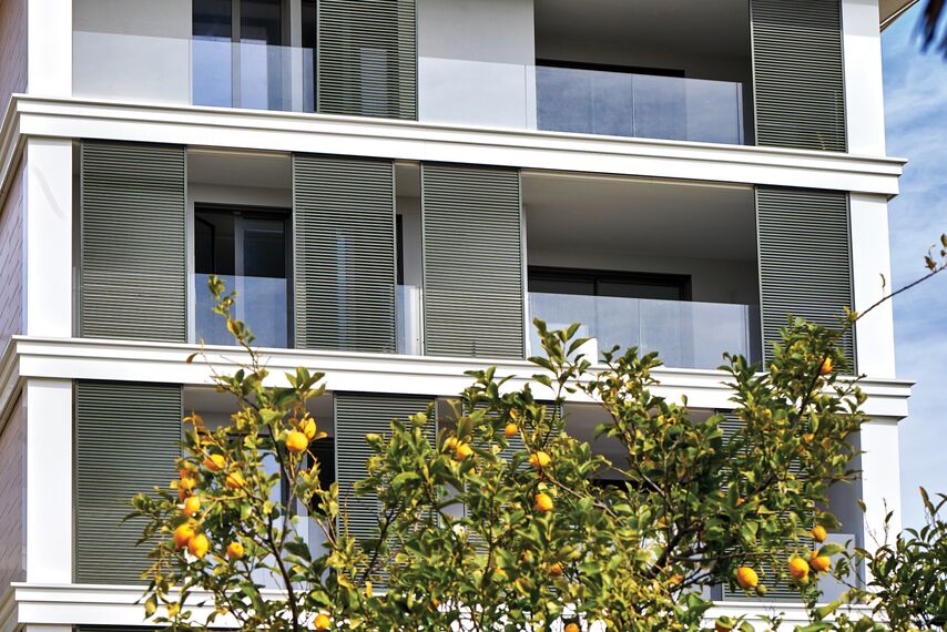 BriseSoleil 40 Stínicí technika, SlimPatio 68 Hliníkové posuvné systémy a CS 77 Hidden Vent Hliníková okna - Residental/Project Palazzo Arbà se nachází v Genoa, Itálie