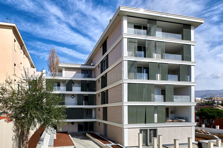 BriseSoleil 40 Stínicí technika, SlimPatio 68 Hliníkové posuvné systémy a CS 77 Hidden Vent Hliníková okna - Residental/Project Palazzo Arbà se nachází v Genoa, Itálie