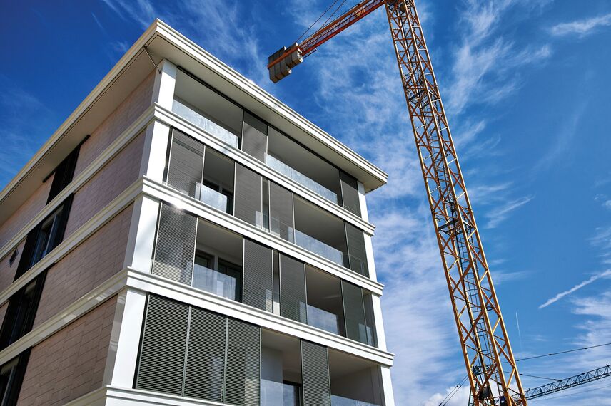 BriseSoleil 40 Stínicí technika, SlimPatio 68 Hliníkové posuvné systémy a CS 77 Hidden Vent Hliníková okna - Residental/Project Palazzo Arbà se nachází v Genoa, Itálie