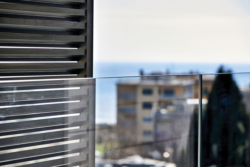 BriseSoleil 40 Stínicí technika, SlimPatio 68 Hliníkové posuvné systémy a CS 77 Hidden Vent Hliníková okna - Residental/Project Palazzo Arbà se nachází v Genoa, Itálie