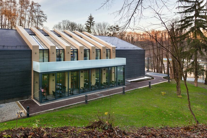 ConceptSystem 77 Hliníková okna a CW 50-HI Hliníkové fasády - Park Art of Rest se nachází v Lviv, Ukrajina