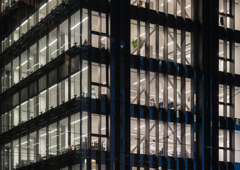 CW 60-SC Hliníkové fasády - Office building Office building Largo Augusto Milano se nachází v Milan, Itálie