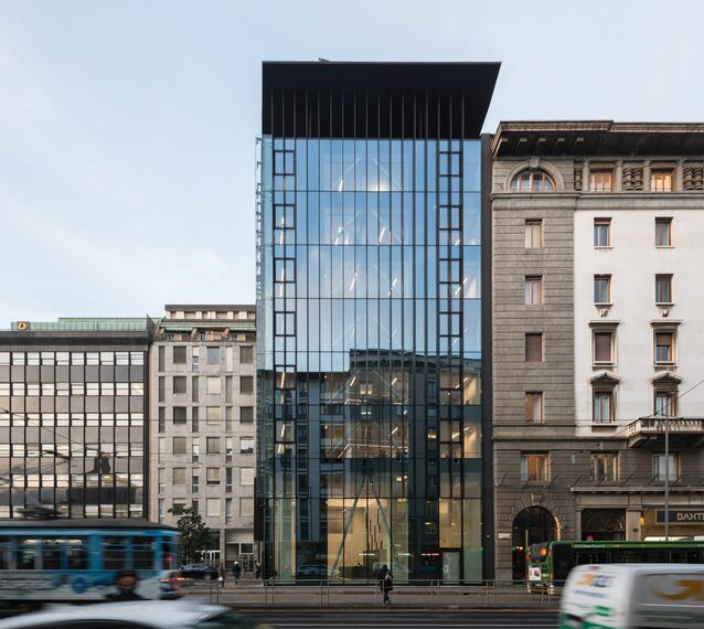 CW 60-SC Hliníkové fasády - Office building Office building Largo Augusto Milano se nachází v Milan, Itálie