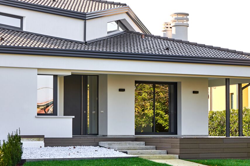 ConceptPatio 130 Hliníkové posuvné systémy, CS 86-HI (c) Zrušené systémy, SlimLine 38 Standard Hliníková okna a SlimLine 38 Classic Hliníková okna - Villa Villa Treviso se nachází v Treviso, Itálie