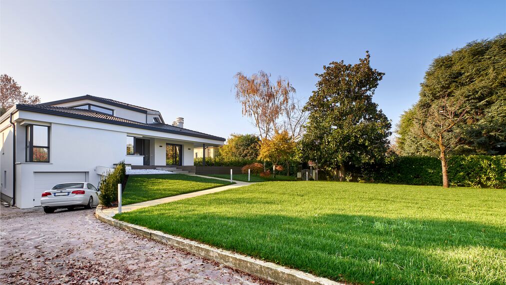 ConceptPatio 130 Hliníkové posuvné systémy, CS 86-HI (c) Zrušené systémy, SlimLine 38 Standard Hliníková okna a SlimLine 38 Classic Hliníková okna - Villa Villa Treviso se nachází v Treviso, Itálie