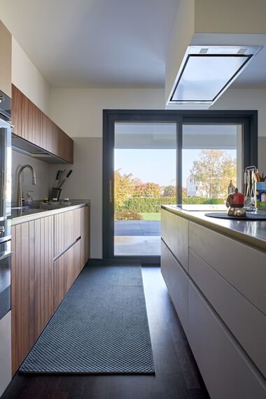 ConceptPatio 130 Hliníkové posuvné systémy, CS 86-HI (c) Zrušené systémy, SlimLine 38 Standard Hliníková okna a SlimLine 38 Classic Hliníková okna - Villa Villa Treviso se nachází v Treviso, Itálie