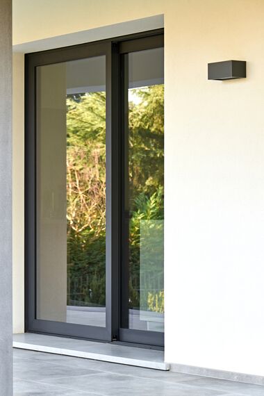 ConceptPatio 130 Hliníkové posuvné systémy, CS 86-HI (c) Zrušené systémy, SlimLine 38 Standard Hliníková okna a SlimLine 38 Classic Hliníková okna - Villa Villa Treviso se nachází v Treviso, Itálie