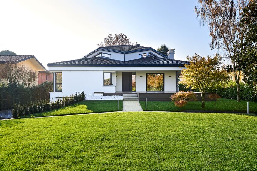 ConceptPatio 130 Hliníkové posuvné systémy, CS 86-HI (c) Zrušené systémy, SlimLine 38 Standard Hliníková okna a SlimLine 38 Classic Hliníková okna - Villa Villa Treviso se nachází v Treviso, Itálie