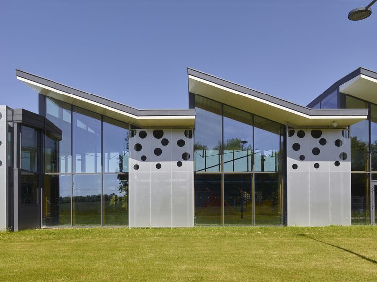ConceptWall 50 Hliníkové fasády - Sports Centre Aquatique Beaucouze se nachází v Beaucouzé, Francie