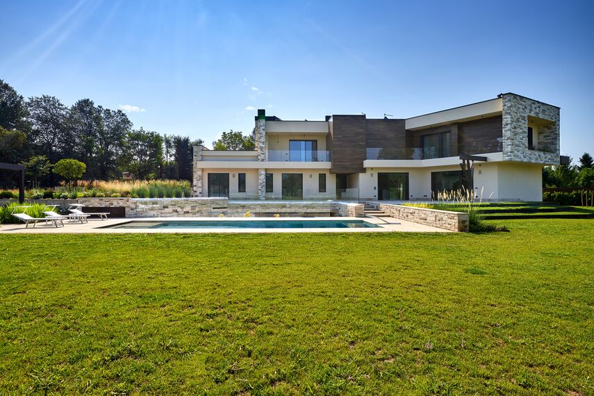 HiFinity Hliníkové posuvné systémy - House Villa Hi-Finity Bergamo se nachází v Bergamo, Itálie