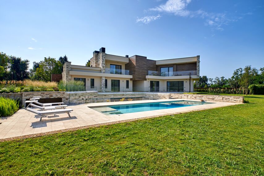 HiFinity Hliníkové posuvné systémy - House Villa Hi-Finity Bergamo se nachází v Bergamo, Itálie