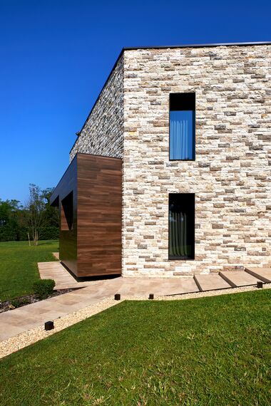 HiFinity Hliníkové posuvné systémy - House Villa Hi-Finity Bergamo se nachází v Bergamo, Itálie