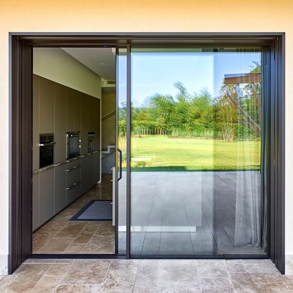 HiFinity Hliníkové posuvné systémy - House Villa Hi-Finity Bergamo se nachází v Bergamo, Itálie