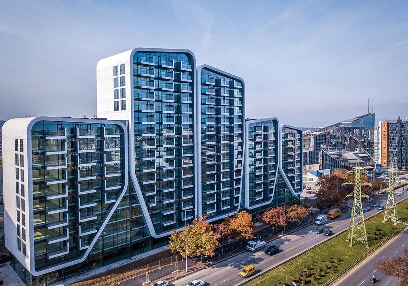 ConceptWall 50 Hliníkové fasády a ConceptSystem 77 Hliníková okna - Bytový komplex A3 Advanced Architecture Apartments se nachází v Sofia, Bulgarije