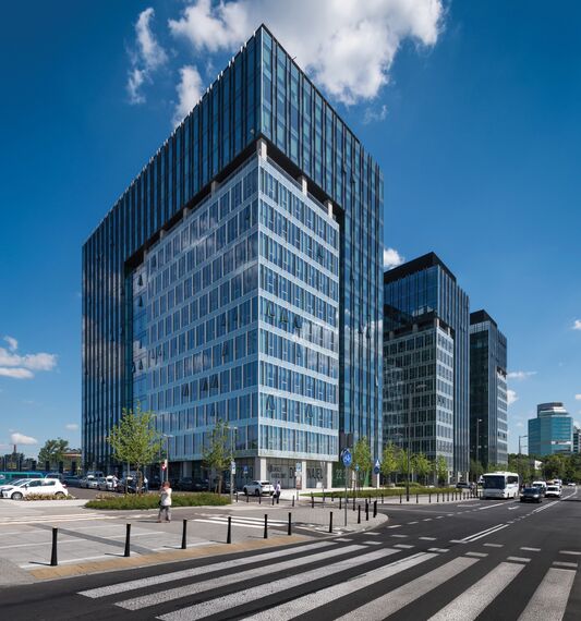 CW 50-HI Hliníkové fasády a CW 50-SC Hliníkové fasády - Office building West Station se nachází v Warsaw, Polsko