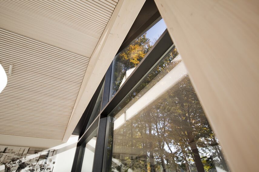 ConceptPatio 130 Hliníkové posuvné systémy, ConceptSystem 77 Hliníková okna a ConceptWall 50 Hliníkové fasády - House The Brouwhuis se nachází v Oisterwijk, Nizozemí