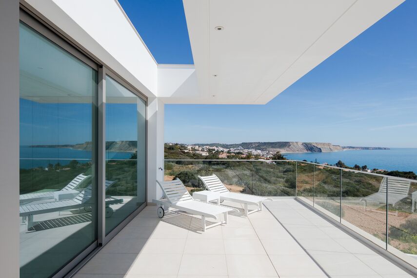 ConceptSystem 68 Hliníkové dveře - House Private House Porto D Maria se nachází v Lagos, Portugalsko