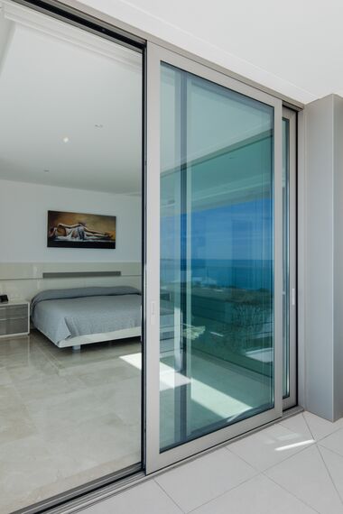 ConceptSystem 68 Hliníkové dveře - House Private House Porto D Maria se nachází v Lagos, Portugalsko