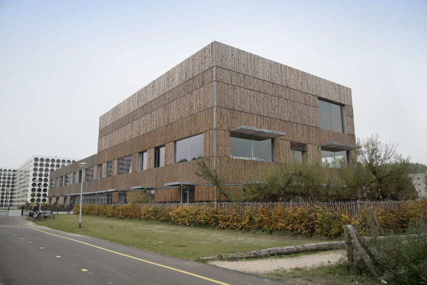 CS 38-SL Zrušené systémy a SlimLine 38 Hliníková okna - Boarding school Children's Campus Zuidas se nachází v Amsterdam, Nizozemí