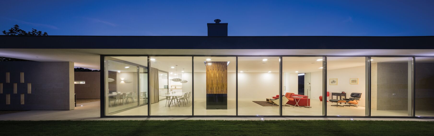 ConceptPatio 130 Hliníkové posuvné systémy, ConceptSystem 77 Hliníková okna, ConceptSystem 77 Hliníkové dveře a ConceptWall 50 Hliníkové fasády - Villa Buftea Residence se nachází v Buftea, Rumunsko