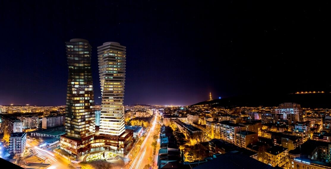 ConceptWall 50 Hliníkové fasády, ConceptSystem 77 Hliníkové dveře a ConceptSystem 77 Hliníková okna - Bytový komplex Axis Towers se nachází v Tbilisi, Gruzie