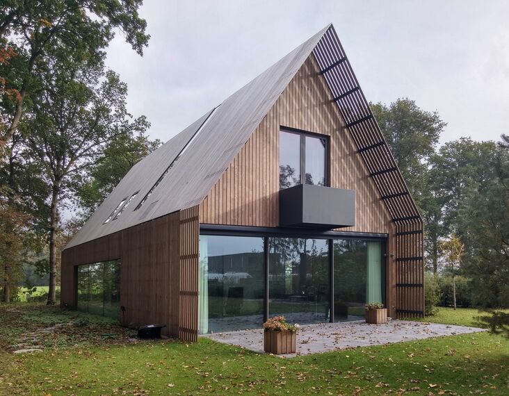 CS 86-HI (c) Zrušené systémy, ConceptWall 50 Hliníkové fasády a HiFinity Hliníkové posuvné systémy - Villa Forest villa Voorschoten se nachází v Voorschoten, Nizozemí