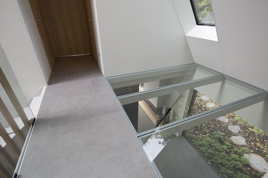 CS 86-HI (c) Zrušené systémy, ConceptWall 50 Hliníkové fasády a HiFinity Hliníkové posuvné systémy - Villa Forest villa Voorschoten se nachází v Voorschoten, Nizozemí