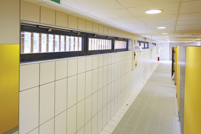 CS 86-HI (c) Zrušené systémy a ConceptFolding 77 Hliníkové posuvné systémy - Swimming pool Swimming Pool se nachází vFrancie