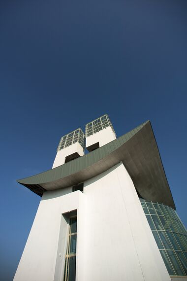 ConceptSystem 59Pa Hliníkové dveře a CW 50-HI Hliníkové fasády - Church/Convent/Abbey/Mosque/Synagogue Kostel svatého Ducha se nachází vČeská republika