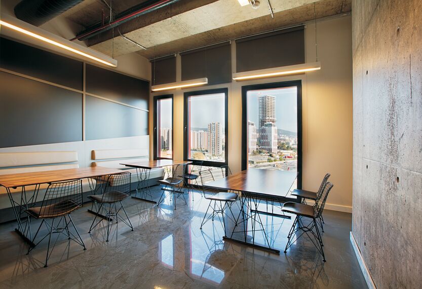 CS 86-HI (c) Zrušené systémy a CW 50-SC Hliníkové fasády - Business center Lapishan se nachází v Istanbul, krocan