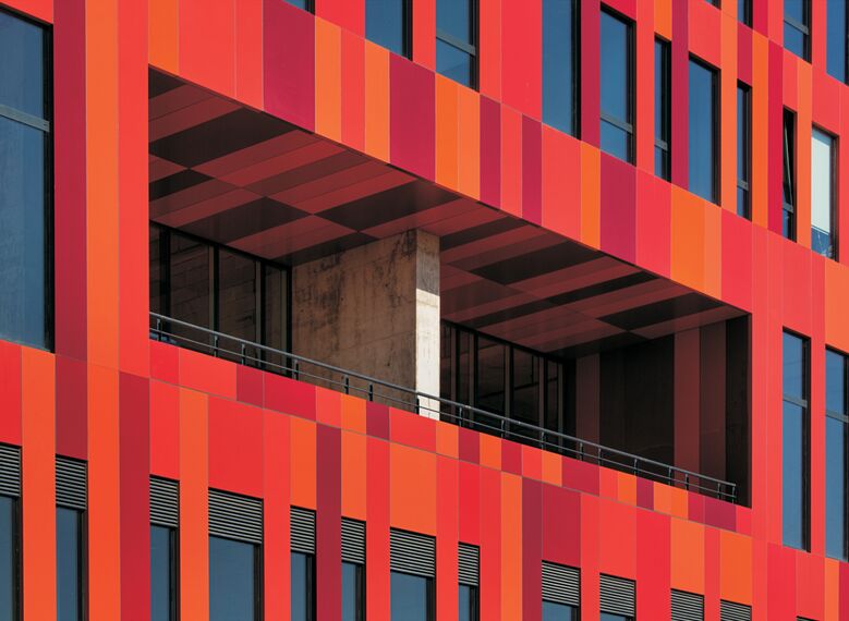 CS 86-HI (c) Zrušené systémy a CW 50-SC Hliníkové fasády - Business center Lapishan se nachází v Istanbul, krocan