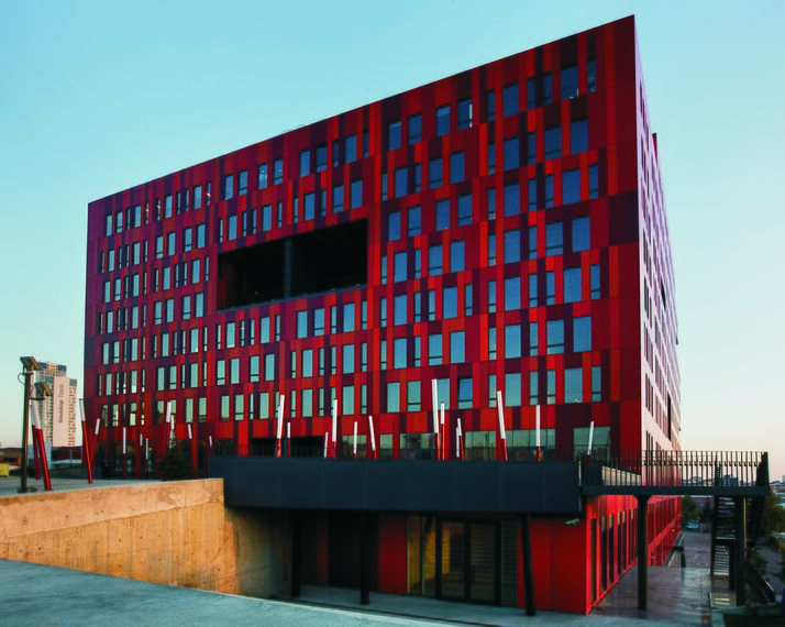 CS 86-HI (c) Zrušené systémy a CW 50-SC Hliníkové fasády - Business center Lapishan se nachází v Istanbul, krocan
