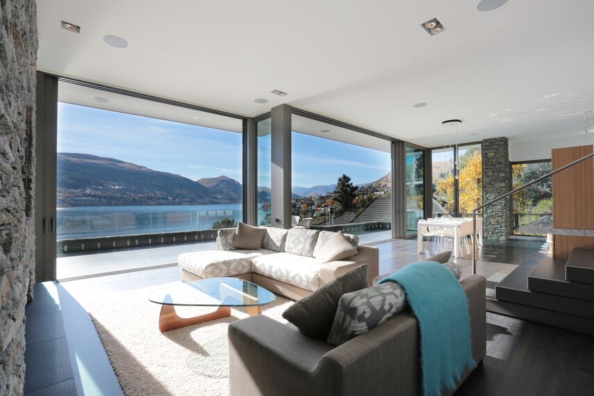 ConceptFolding 77 Hliníkové posuvné systémy a ConceptSystem 77 Hliníková okna - Lake Wakatipu House se nachází v Otago, Nový Zéland