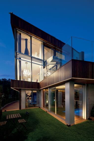 ConceptWall 60 Hliníkové fasády a ConceptPatio 130 Hliníkové posuvné systémy - Private House El Papiol se nachází v Barcelona, Španělsko