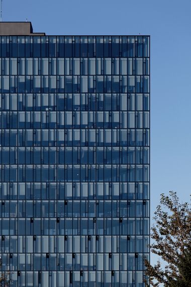 ConceptWall 86 Hliníkové fasády - Office building Höfdatorg se nachází v Reykjavik, Island