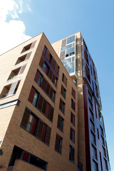 ConceptWall 50 Hliníkové fasády a CS 86-HI (c) Zrušené systémy - Dalston Lane se nachází v London, Spojené království