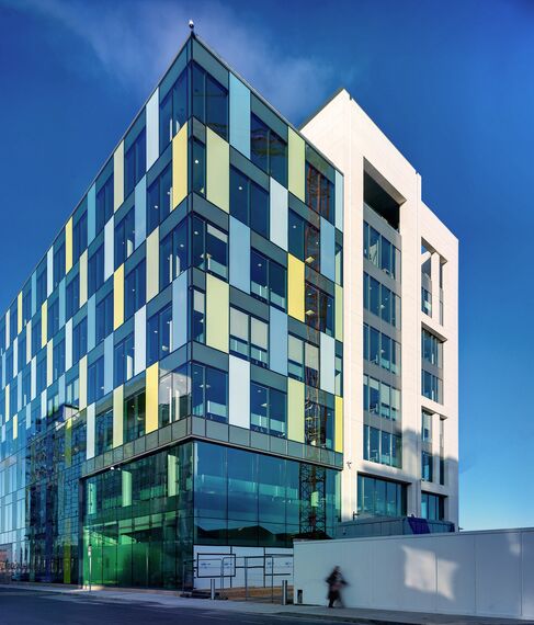 ConceptWall 60 Hliníkové fasády - Office building Sir John Rogerson's Quay se nachází v Dublin, Irsko