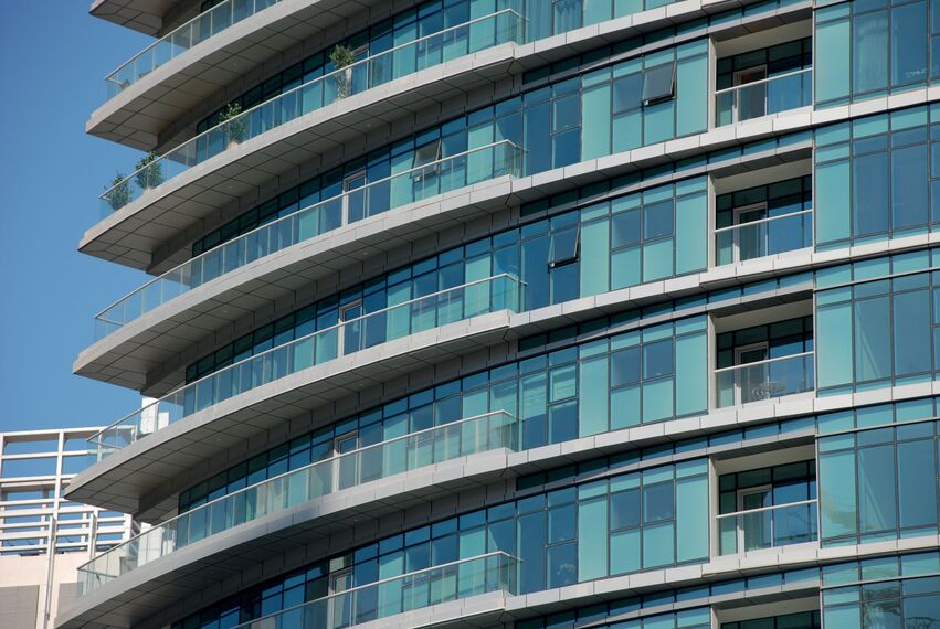 ConceptWall 50 Hliníkové fasády - Bytový komplex Bayside Residence se nachází v Dubai, Spojené arabské emiráty