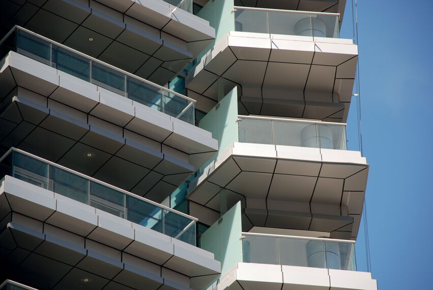 ConceptWall 50 Hliníkové fasády - Bytový komplex Bayside Residence se nachází v Dubai, Spojené arabské emiráty