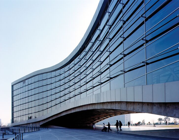 BriseSoleil 100 Stínicí technika a ConceptWall 50 Hliníkové fasády - Cinema Mellat Park cineplex se nachází v Tehran, Írán