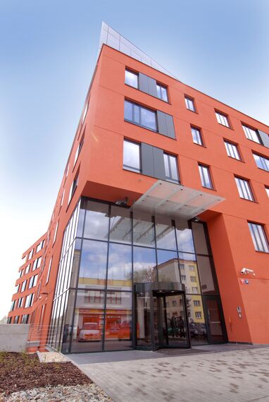 ConceptWall 50 Hliníkové fasády a CW 50-FP Hliníkové fasády - Office building East Building se nachází v Poznań, Česká republika