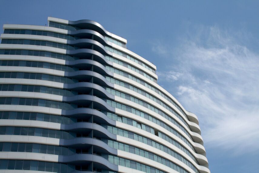 ConceptSystem 77 Hliníkové dveře a ConceptSystem 77 Hliníková okna - Bytový komplex White Sails se nachází v Odessa, Ukrajina